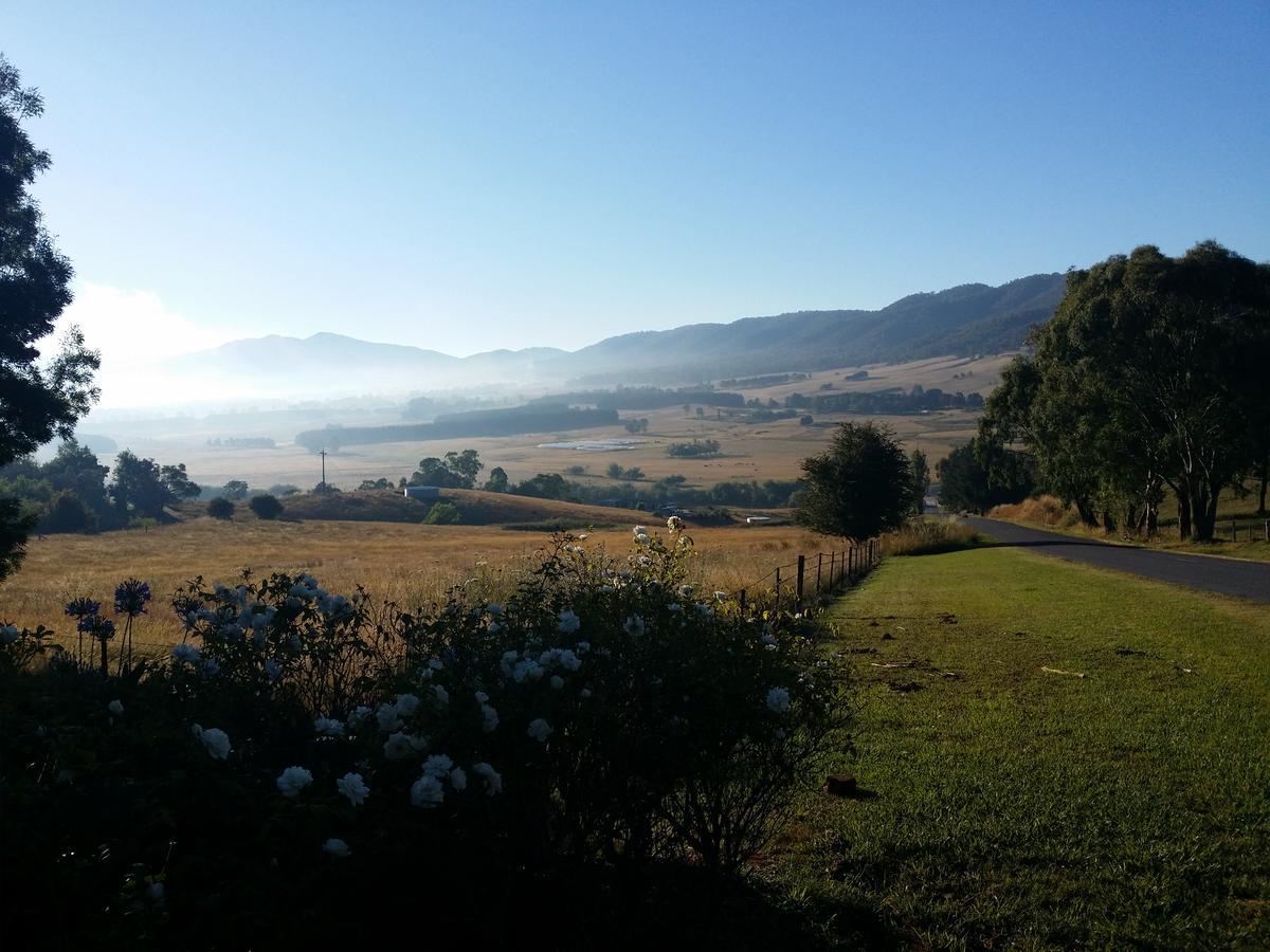 Rosewhite House Acomodação com café da manhã Myrtleford Exterior foto