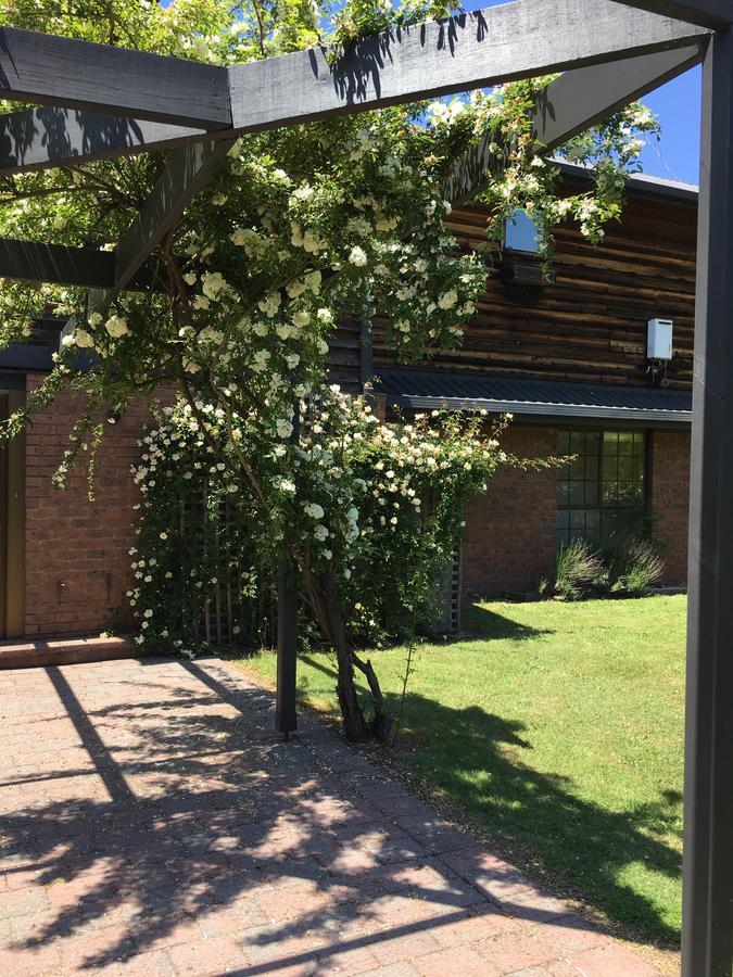 Rosewhite House Acomodação com café da manhã Myrtleford Exterior foto